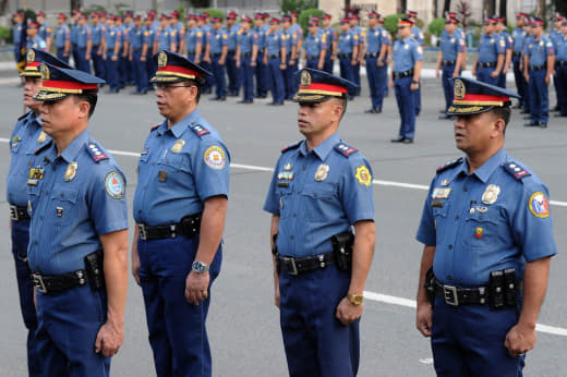 当地时间4月4日，菲律宾国家警察刑事调查组(PNP-CIDG)成员于周...