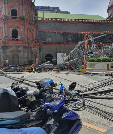 中国城多个电线杆倒塌！道路全封多地停电停网